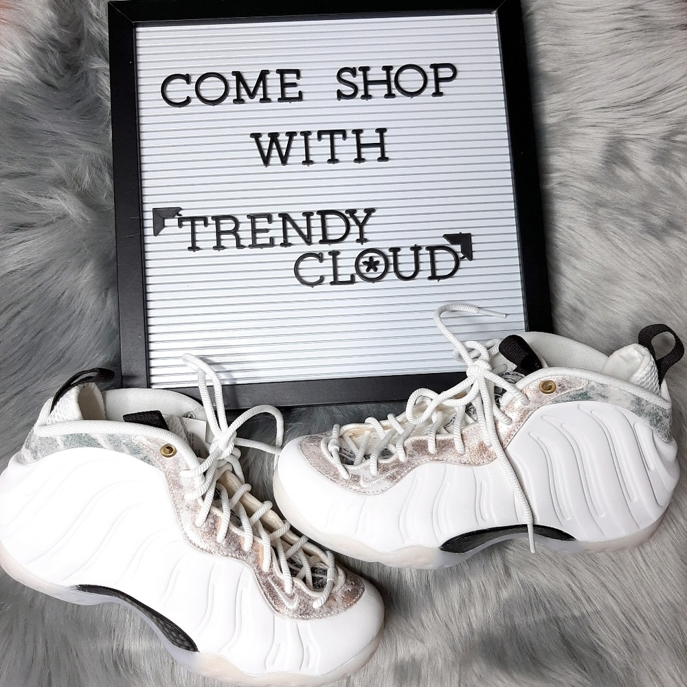Nike Foamposite sneakers size 7.5 womens - Picture 2 of 5